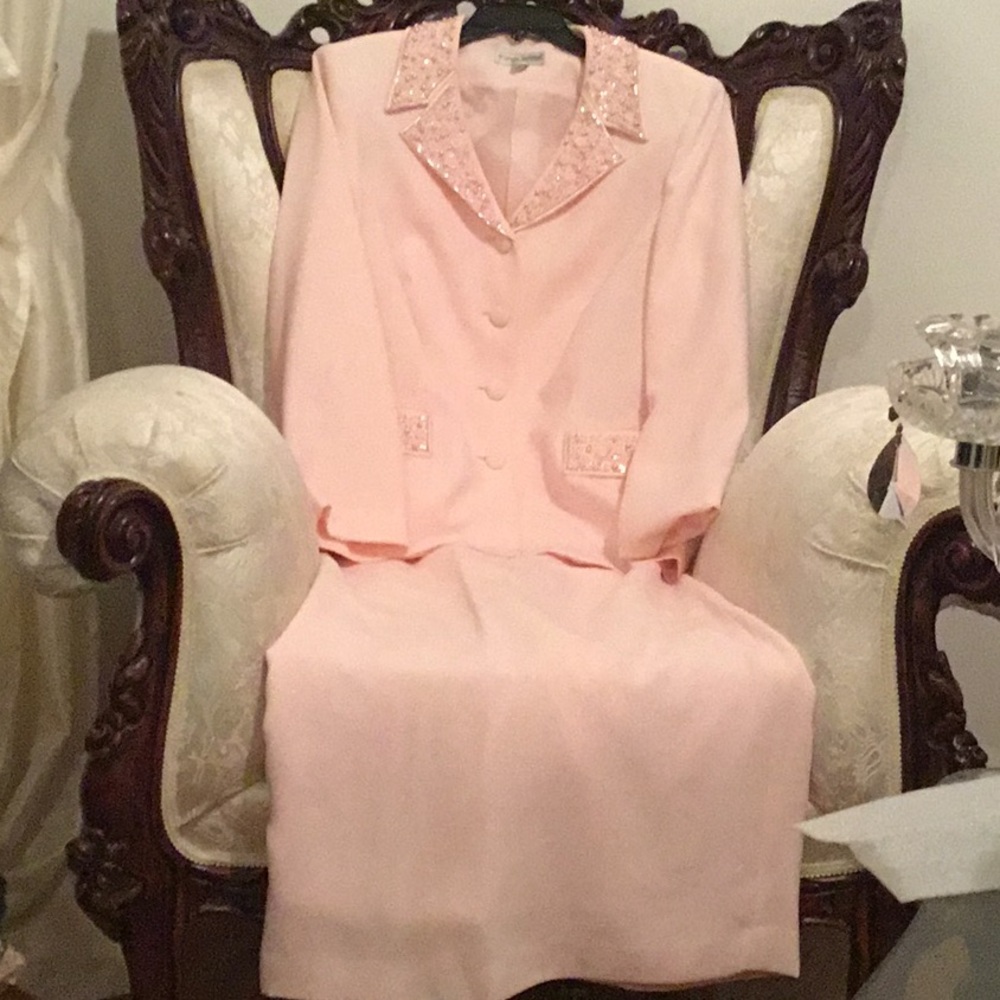 Pink Suit Sequin and beaded collar pockets